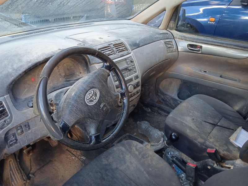 toyota ipsum (_m2_) del año 2001