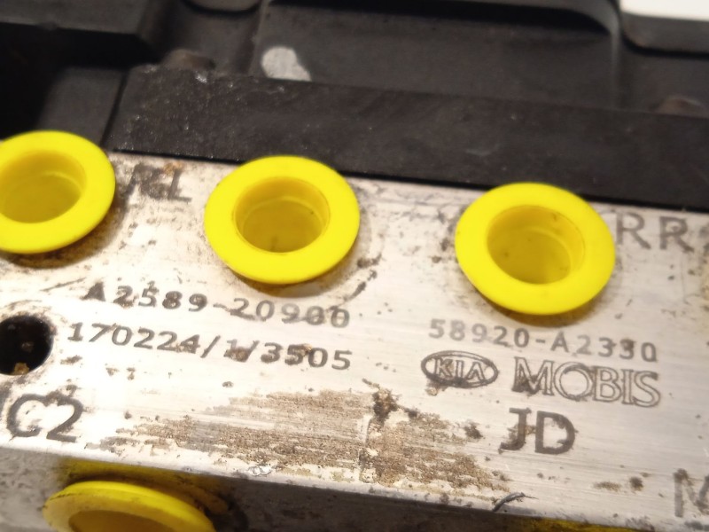 Recambio de abs para kia cee´d (jd) 1.6 crdi 110 referencia OEM IAM 58920A2330 6158945200 A258920900