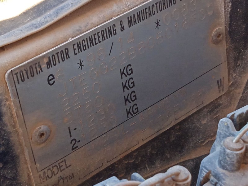 toyota ipsum (_m2_) del año 2003