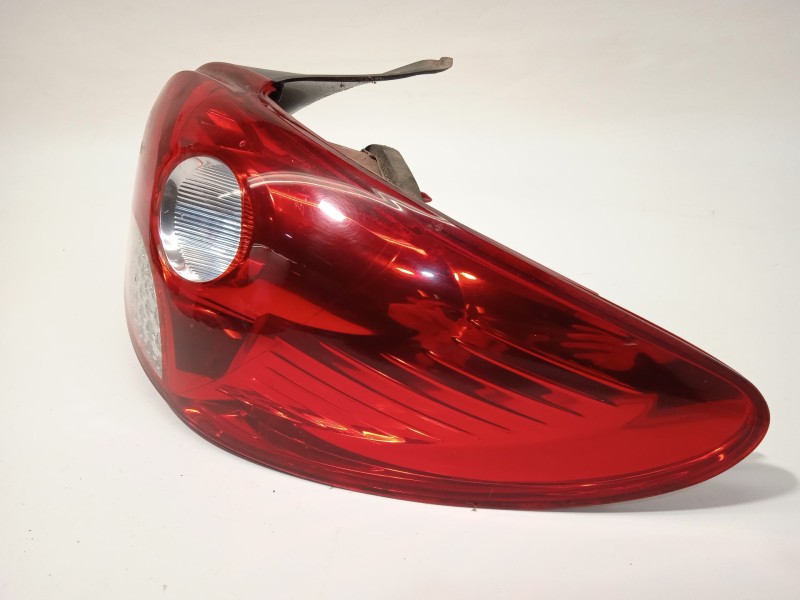 Recambio de piloto trasero derecho para peugeot 206+ (2l_, 2m_) 1.1 referencia OEM IAM 6351GV  