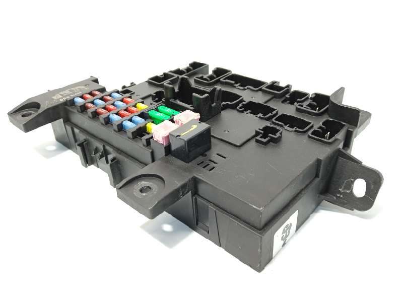CAJA RELES / FUSIBLES 8637B680 