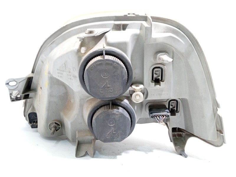 Recambio de faro derecho para opel movano a furgoneta (x70) 2.5 cdti (fd) referencia OEM IAM 8200163518  