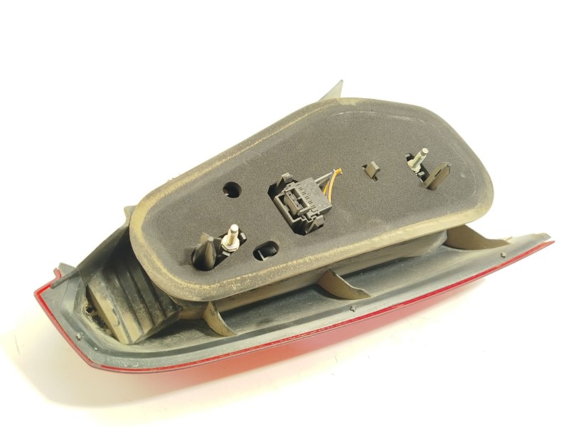 Recambio de piloto trasero derecho para dacia logan (ls_) 1.6 (lsob, lsod, lsof, lsoh) referencia OEM IAM 6001548136  