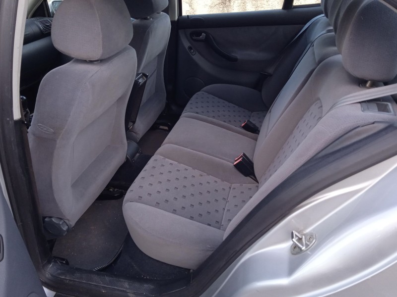 seat toledo ii (1m2) del año 2001
