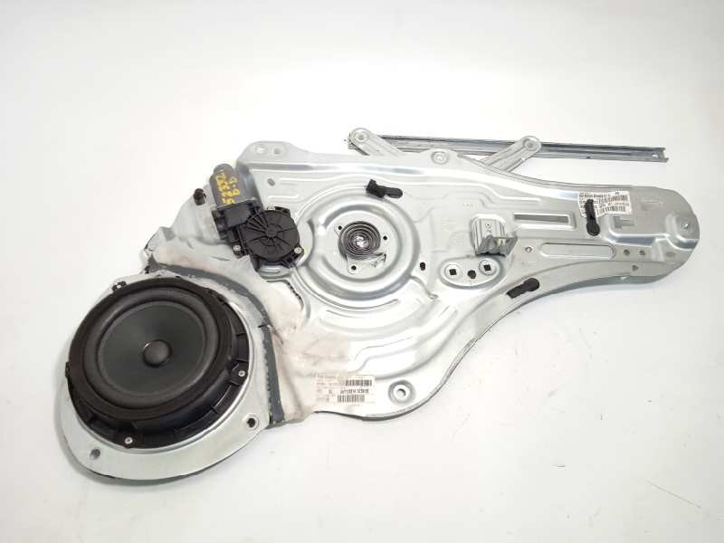 ELEVALUNAS DELANTERO DERECHO 824803U120 