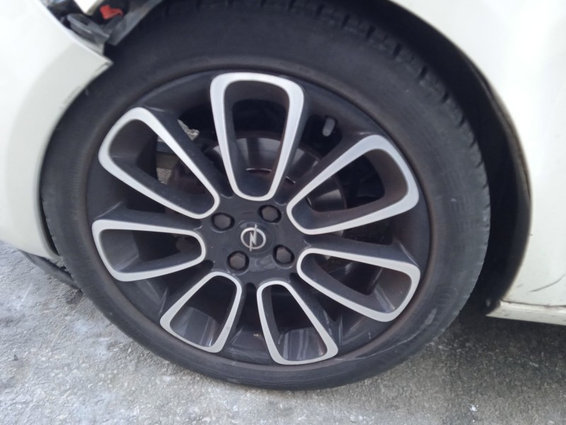 opel adam (m13) del año 2015