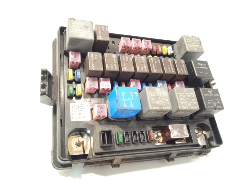 Recambio de caja reles / fusibles para ssangyong rodius i 2.7 xdi 4wd referencia OEM IAM A105ED 8234021010 