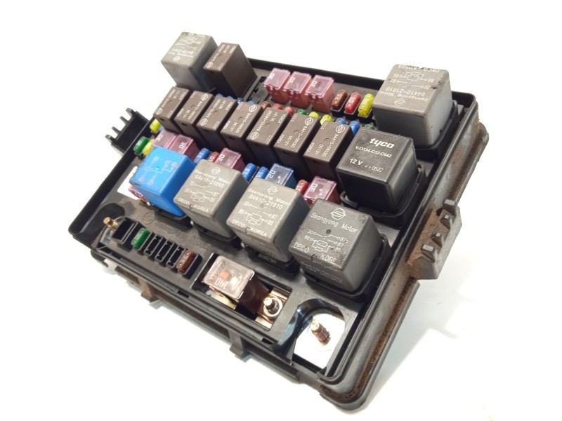 Recambio de caja reles / fusibles para ssangyong rodius i 2.7 xdi 4wd referencia OEM IAM A105ED 8234021010 