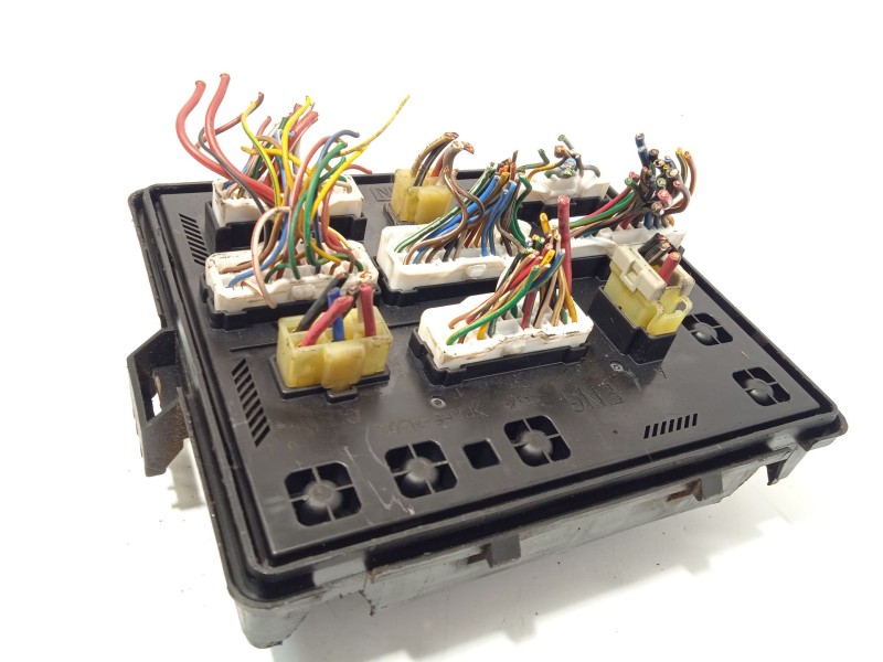 Recambio de caja reles / fusibles para ssangyong rodius i 2.7 xdi 4wd referencia OEM IAM A105ED 8234021010 