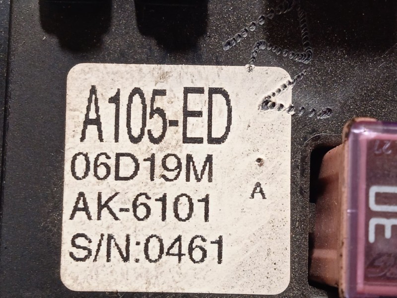 Recambio de caja reles / fusibles para ssangyong rodius i 2.7 xdi 4wd referencia OEM IAM A105ED 8234021010 