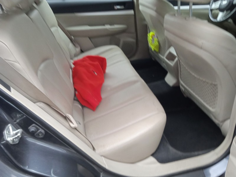 subaru legacy v (bm) del año 2010