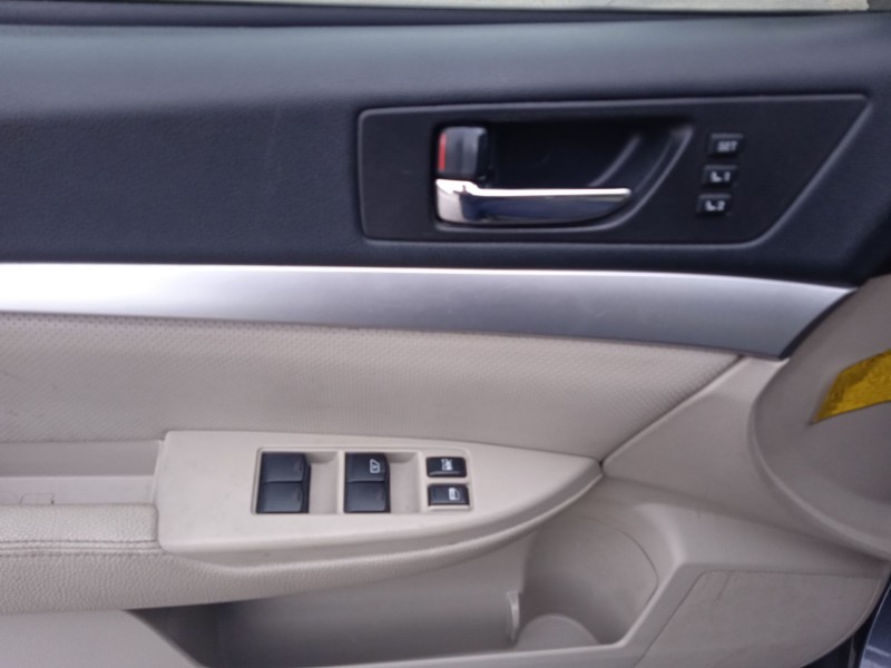 subaru legacy v (bm) del año 2010