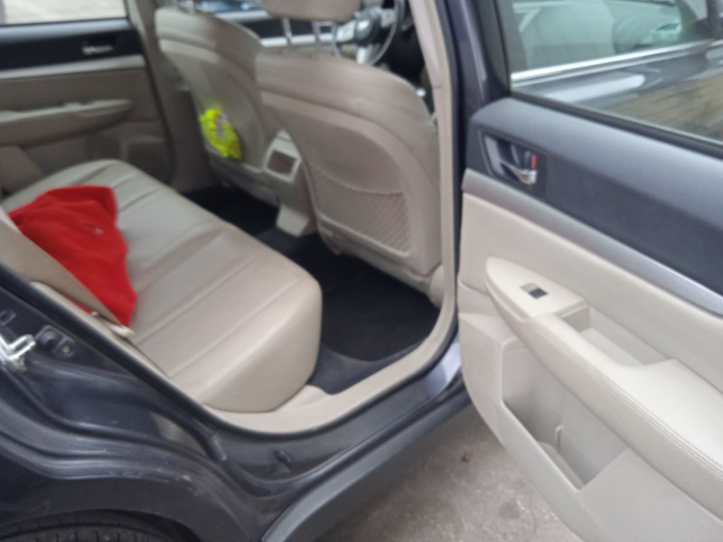 subaru legacy v (bm) del año 2010