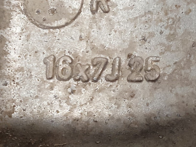 Recambio de llanta para nissan terrano ii (r20) 3.0 di 4wd referencia OEM IAM 2X800 403002X800 