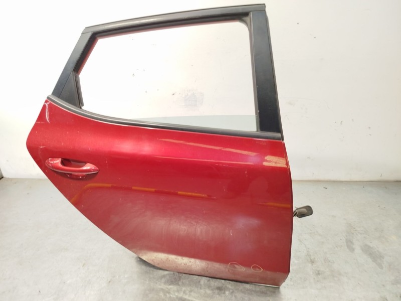 Recambio de puerta trasera derecha para kia cee´d 1.4 crdi cat referencia OEM IAM 77004A2000  