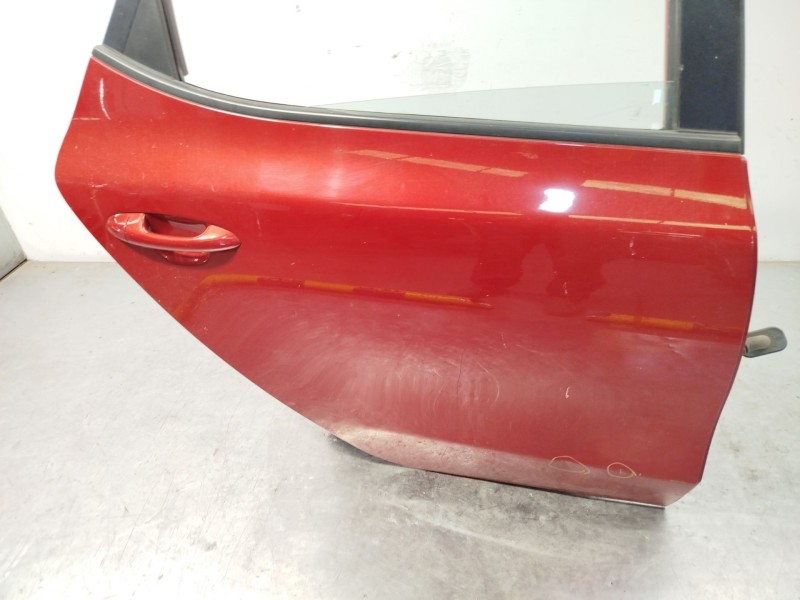 Recambio de puerta trasera derecha para kia cee´d 1.4 crdi cat referencia OEM IAM 77004A2000  