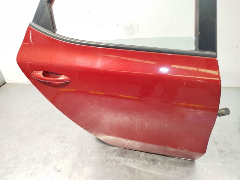 Recambio de puerta trasera derecha para kia cee´d 1.4 crdi cat referencia OEM IAM 77004A2000  