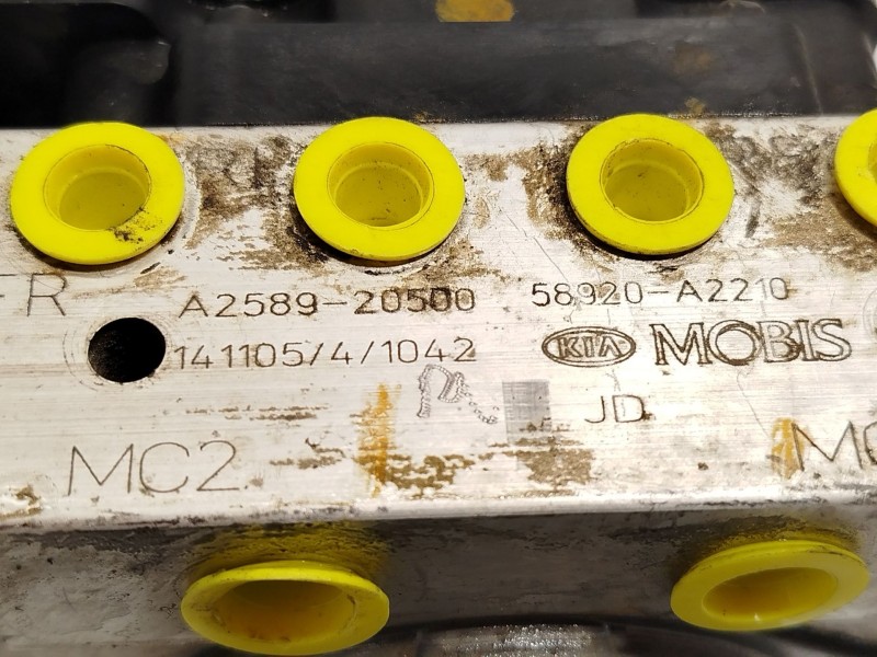 Recambio de abs para kia cee´d 1.4 crdi cat referencia OEM IAM 58920A2210 6158945200 A258920500