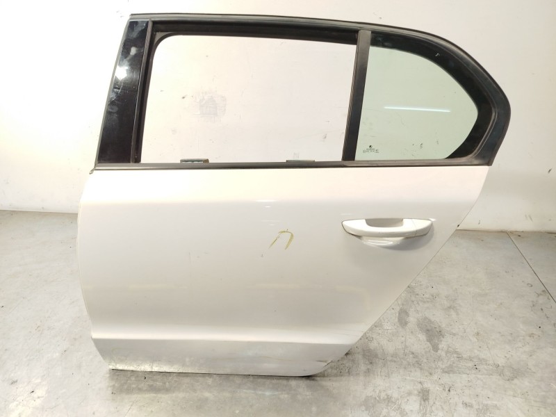 Recambio de puerta trasera izquierda para skoda suberb (3t4) ambition referencia OEM IAM 3T5833055  