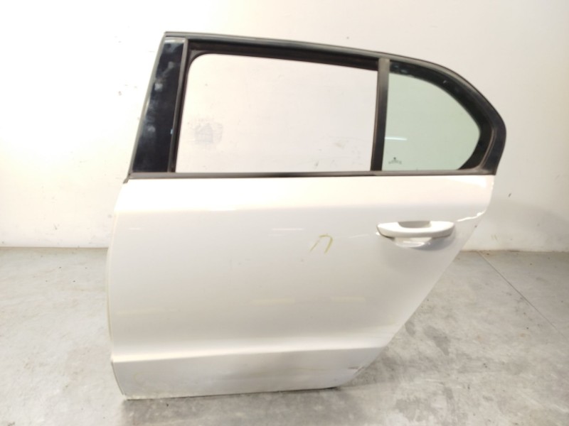 Recambio de puerta trasera izquierda para skoda suberb (3t4) ambition referencia OEM IAM 3T5833055  