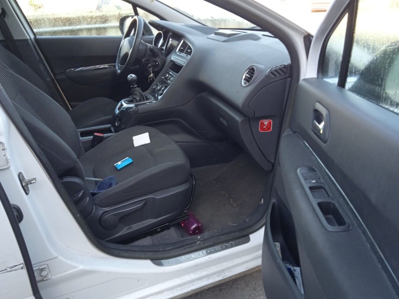 peugeot 5008 (0u_, 0e_) del año 2012