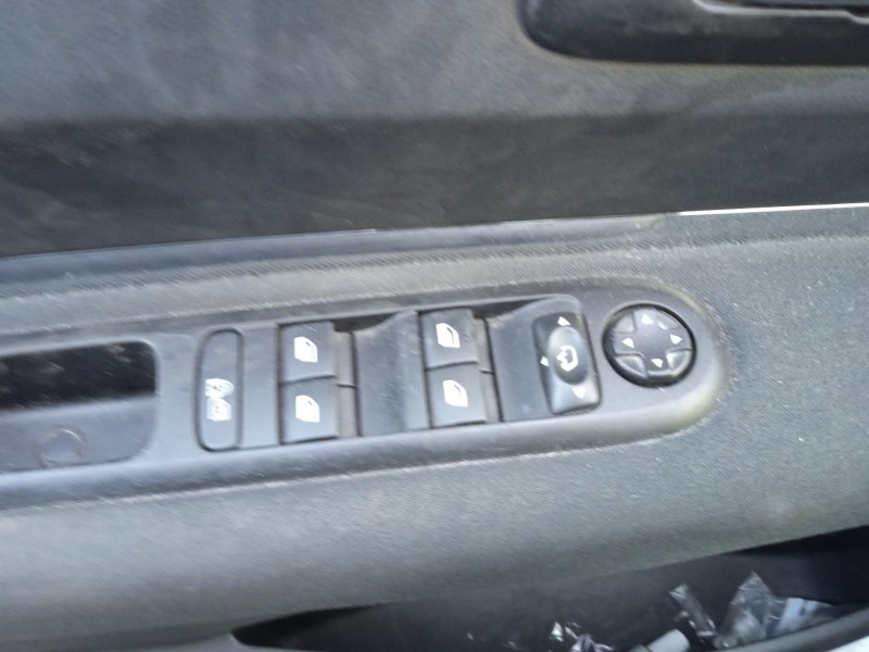 peugeot 5008 (0u_, 0e_) del año 2012