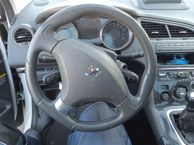 peugeot 5008 (0u_, 0e_) del año 2012