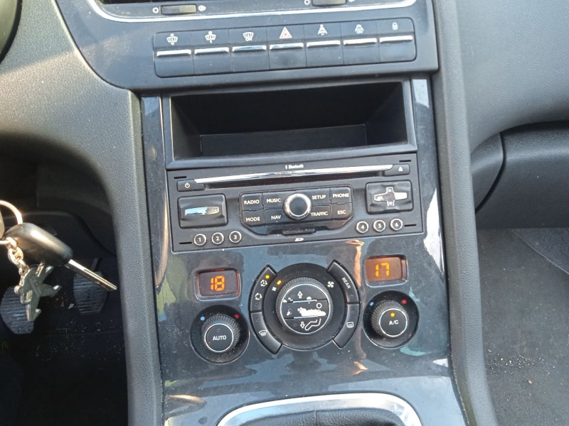 peugeot 5008 (0u_, 0e_) del año 2012