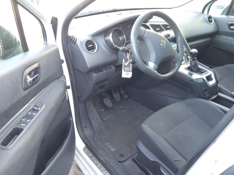 peugeot 5008 (0u_, 0e_) del año 2012