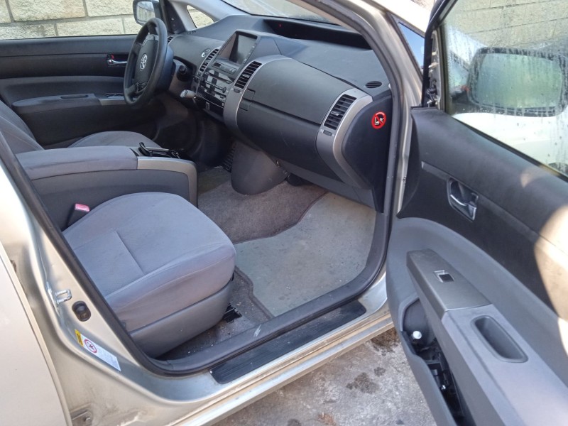 toyota prius liftback (_w2_) del año 2004