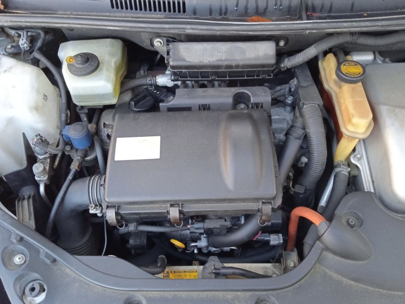 toyota prius liftback (_w2_) del año 2004