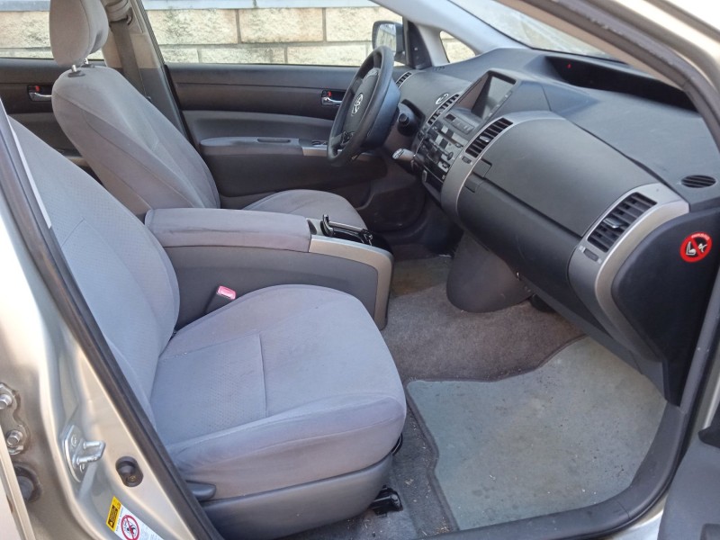 toyota prius liftback (_w2_) del año 2004