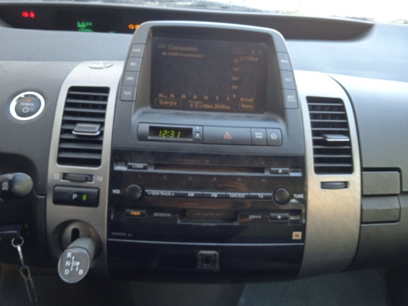 toyota prius liftback (_w2_) del año 2004