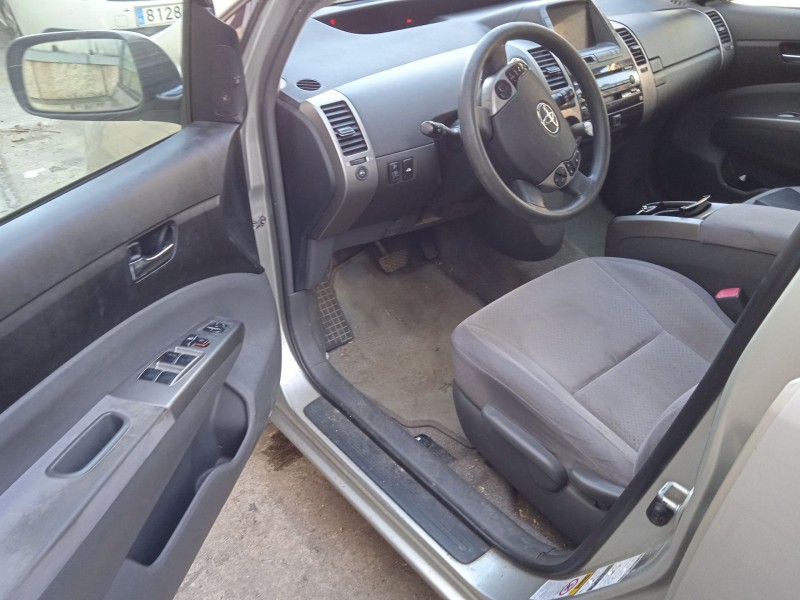toyota prius liftback (_w2_) del año 2004