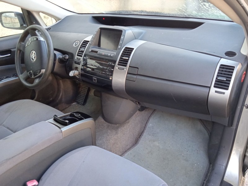 toyota prius liftback (_w2_) del año 2004