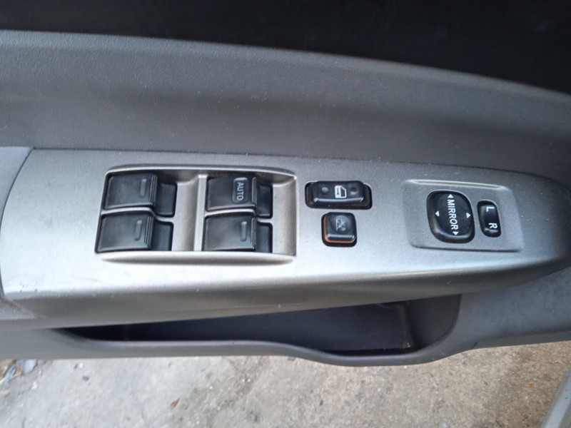 toyota prius liftback (_w2_) del año 2004