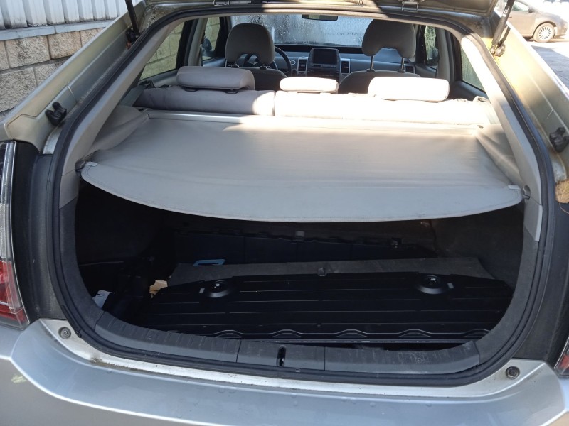 toyota prius liftback (_w2_) del año 2004