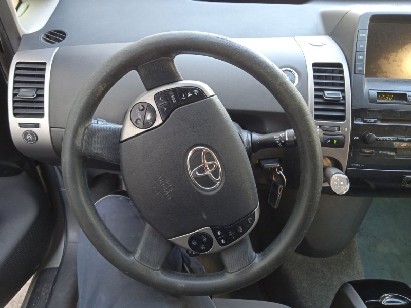 toyota prius liftback (_w2_) del año 2004