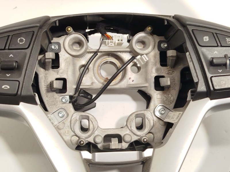 Recambio de volante para hyundai tucson (tl, tle) 1.6 gdi referencia OEM IAM 56110D7AN0TRY  