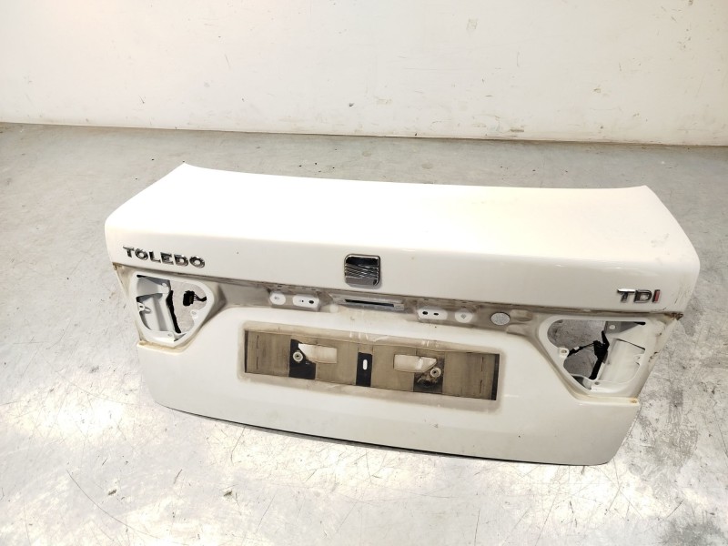 Recambio de tapa maletero para seat toledo ii (1m2) 1.9 tdi referencia OEM IAM 1M5827025D  