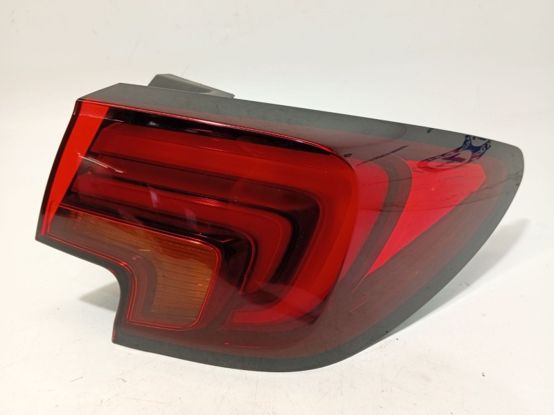 PILOTO TRASERO DERECHO 39015946 81400201