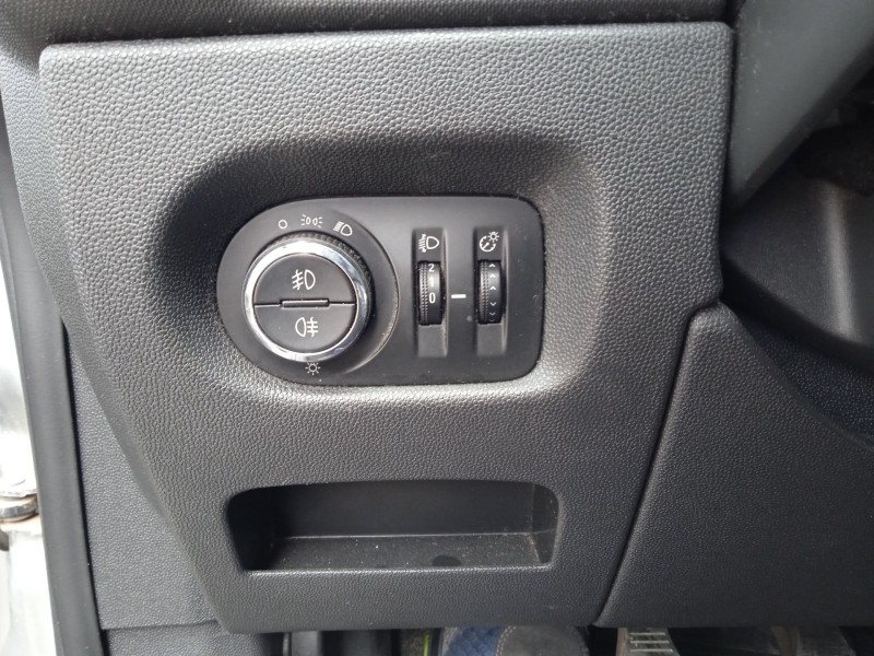 opel corsa d (s07) del año 2011