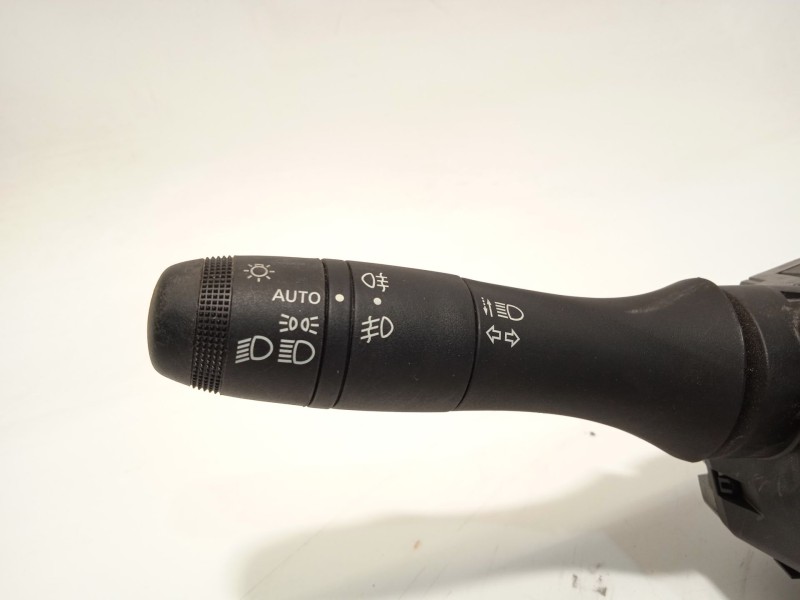 Recambio de mando intermitentes para dacia sandero iii 1.0 tce 90 referencia OEM IAM 255670975R  