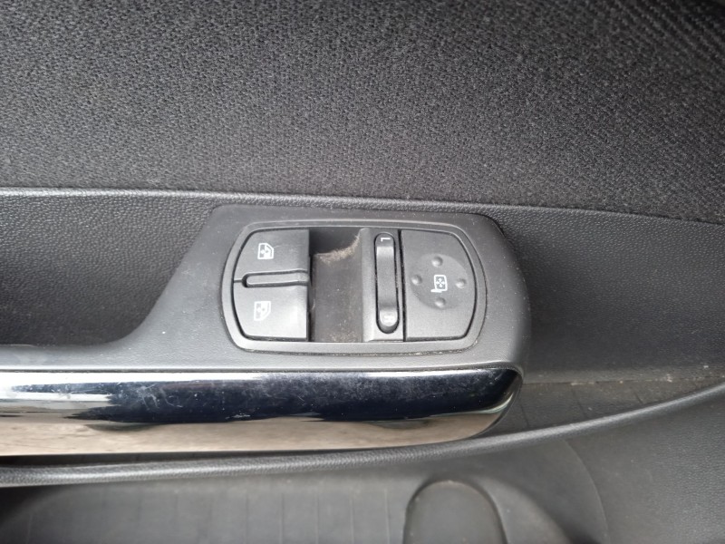 opel corsa d (s07) del año 2010