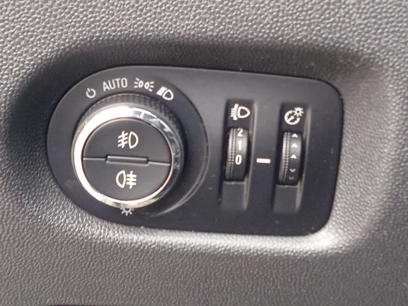 opel corsa d (s07) del año 2010