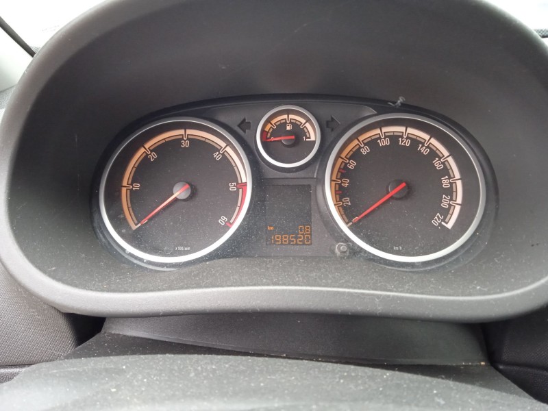 opel corsa d (s07) del año 2010