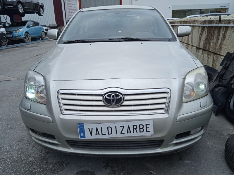 toyota avensis (_t25_) del año 2004
