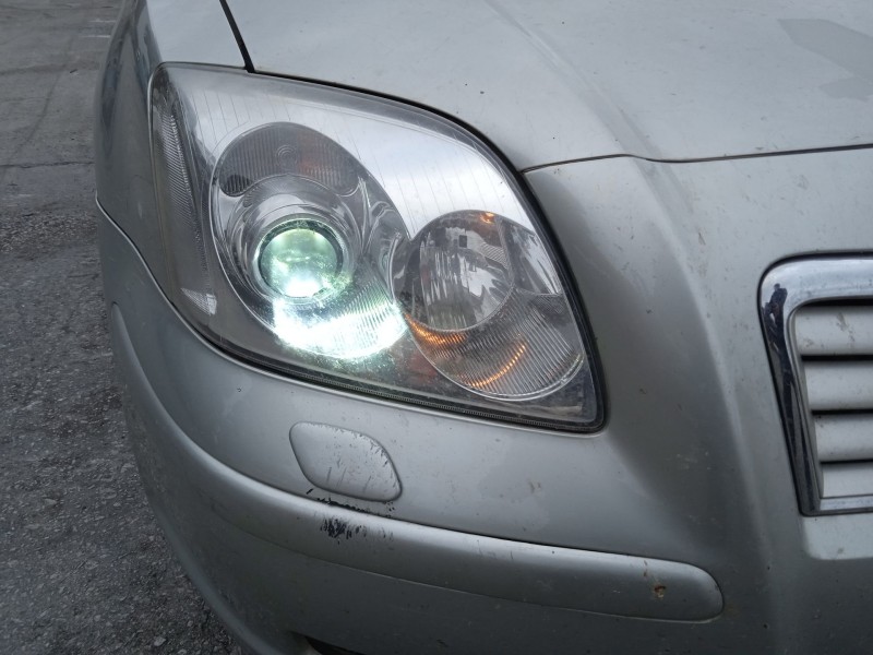 toyota avensis (_t25_) del año 2004