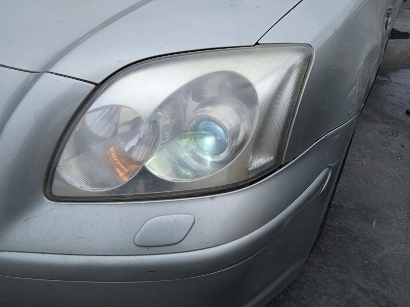 toyota avensis (_t25_) del año 2004