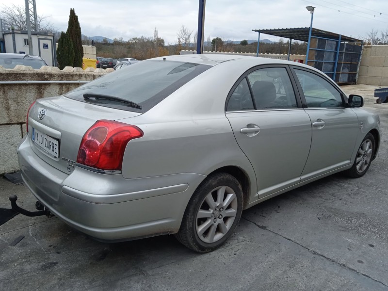 toyota avensis (_t25_) del año 2004